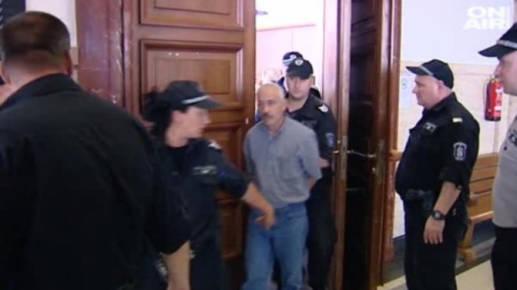 Фарук, убил мотористите, щял да съдейства. Но &ndash; страх...