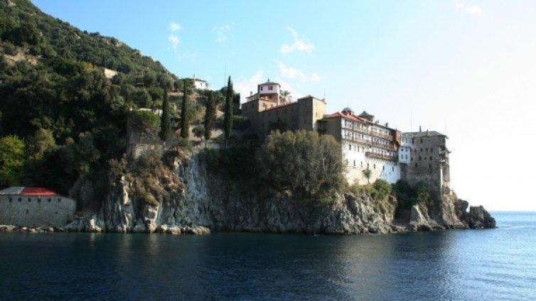 Дават грейдер на монасите ни в Атон