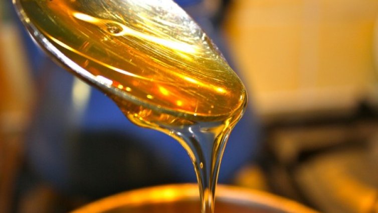 Спипаха крадци на мед, отмъкнали 30 тенекии