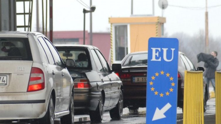 Гастарбайтери задръстиха Калотина