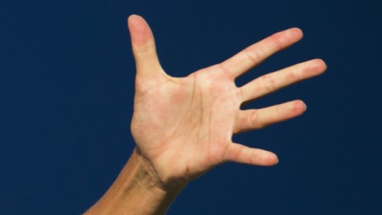 Леля шамароса три момчета. Сега я съдят