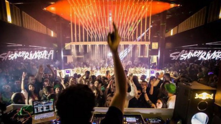 Sandy Rivera закрива сезона на Cacao Beach