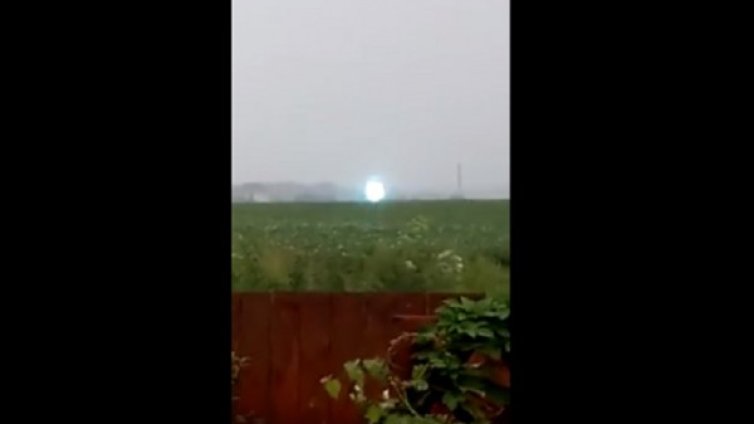 Кълбовидна мълния озари Новосибирск. Вижте я!
