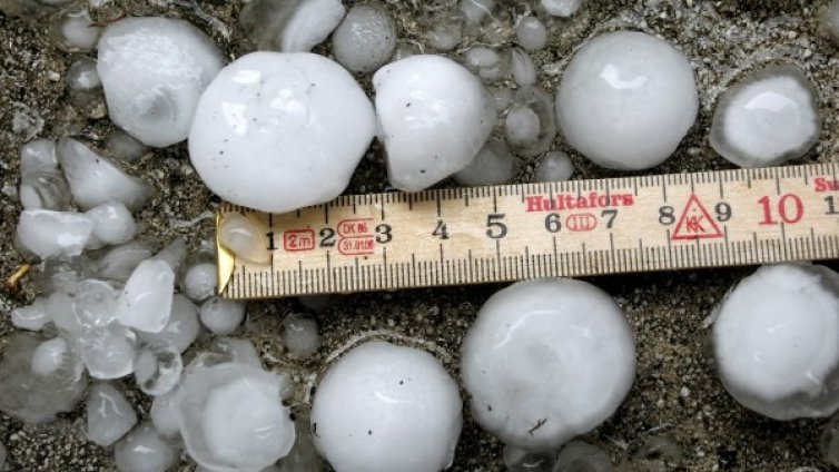 Градим още 32 площадки за борба с градушките