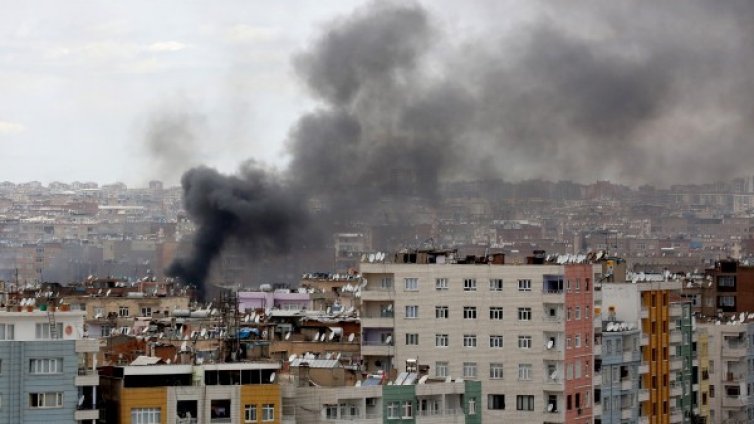 Експлозия на път край Диарбекир, има ранени