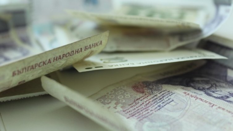 Баба рекордьорка &ndash; 4 пъти налива пари на ало апаши
