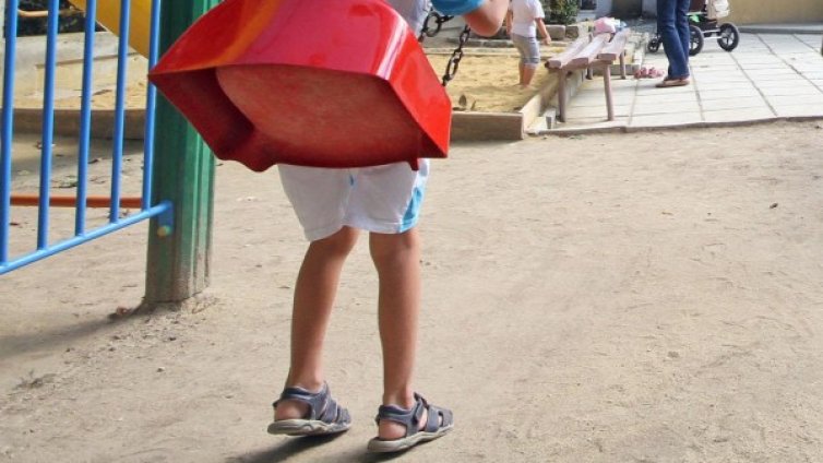 Строят детски площадки в 17 междублокови пространства