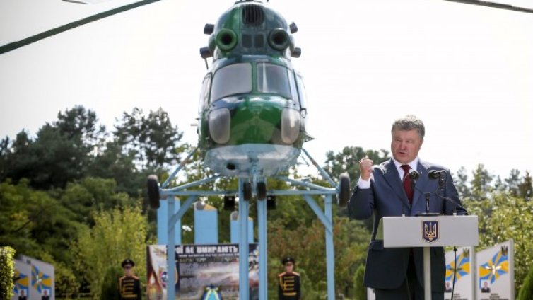 Порошенко не изключи да обяви военно положение в Украйна