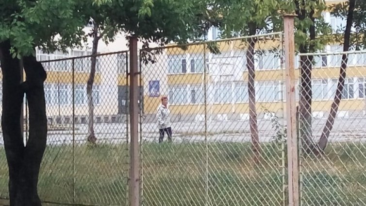Сладки приказки и кучешки лайна в... училище