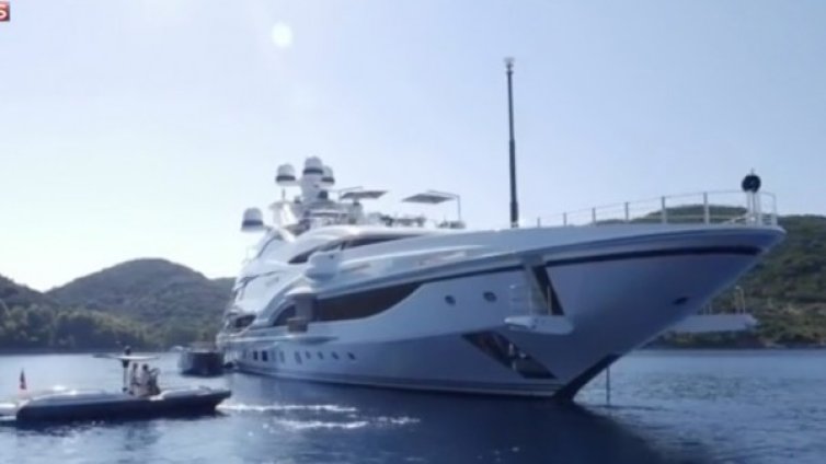 Милионер непукист: Уволняваш 11 хил. &ndash; разпускаш на яхта