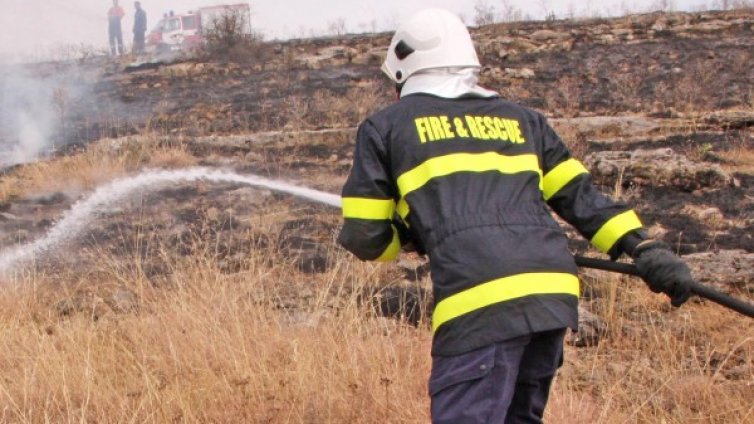 В 8 области: Опасност за пожари &ndash; много и силни!