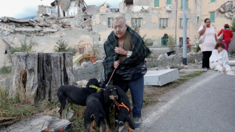 Първо бум, после бам... разказват преживели труса в Италия
