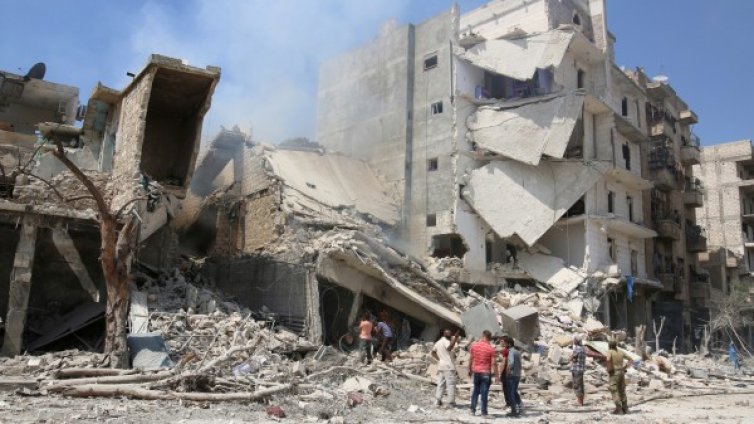 Най-малко 15 души загинаха в Алепо от варелни бомби 