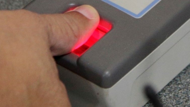Половината болници с машинки за пръстов отпечатък 