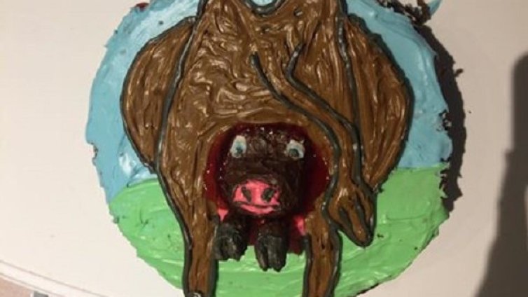 Раждаща крава за рожден ден... Торта е! 