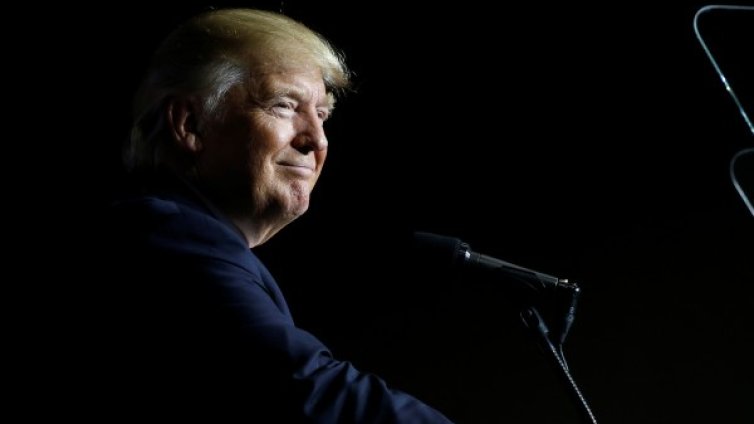 За първи път от юни насам Тръмп задмина Клинтън