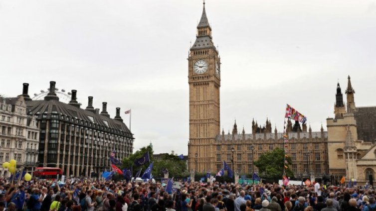 Британците срещу Brexit, искат нов референдум