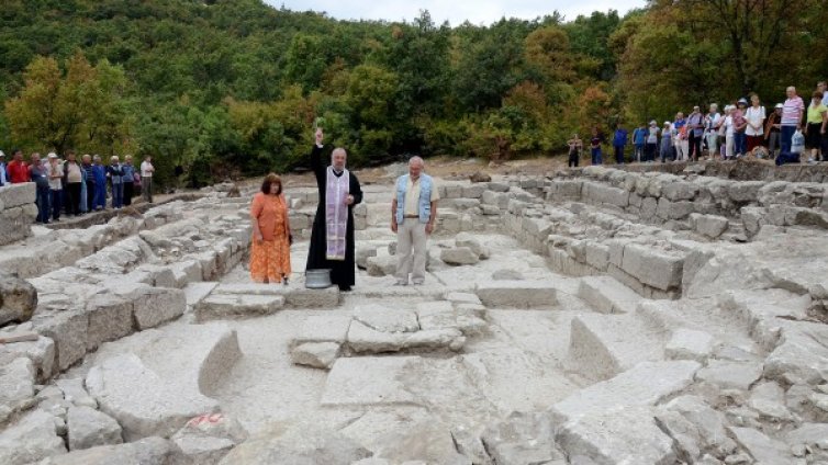 Осветиха епископската базилика, открита на Перперикон