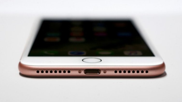 Apple се опитва "да убие" аудио жака