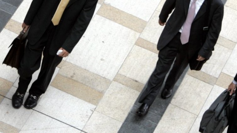 Топ чиновници с топ бонуси... За дрехи  