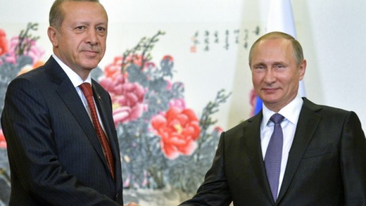 Путин и Ердоган по телефона: Ще контактуваме за Сирия