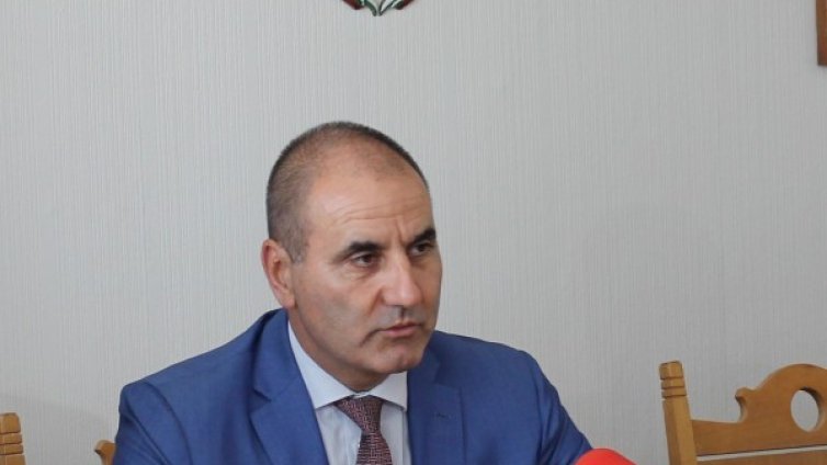 ГЕРБ иска главата на Веселин Пенев заради конюшните