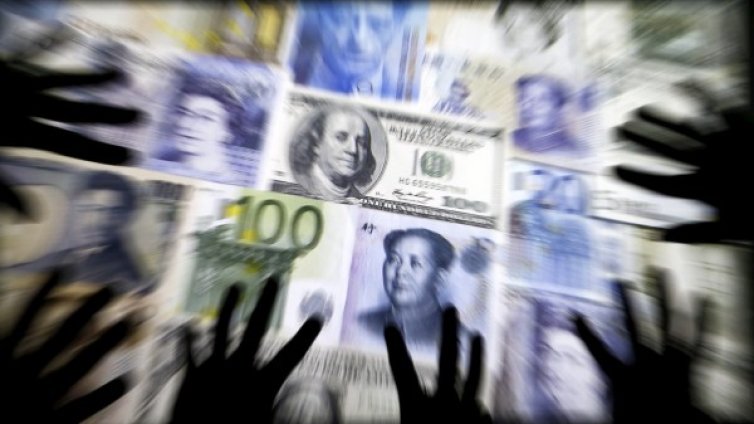 Ударът! Чиновничка открадна 400 бона за бедни!