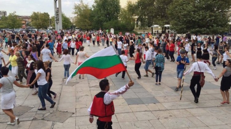 Пловдив въстана с хора&#769; , София го последва!