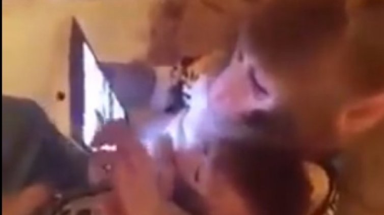 И маймуна да си, трябва да си в крак с технологиите