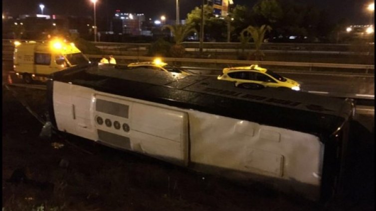 Автобус с туристи катастрофира в Барселона