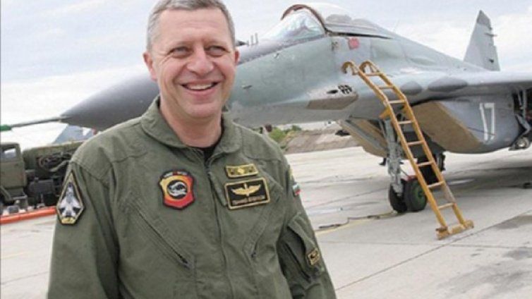 Ген. Стойков пое ВВС на мястото на ген. Радев