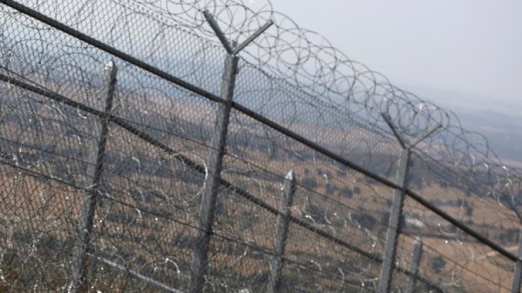 Унгария бърза да построи нова антиимигрантска ограда
