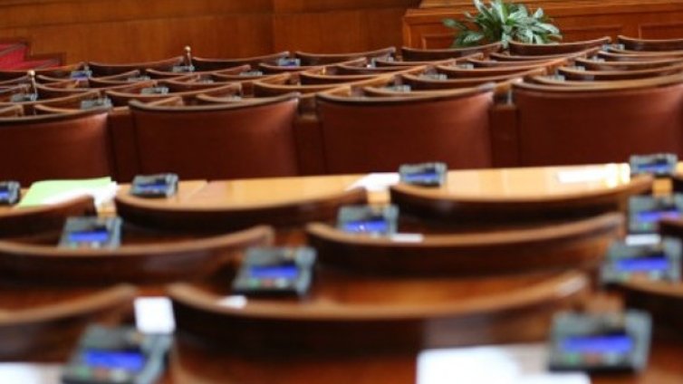 НС отваря вратите си за хората