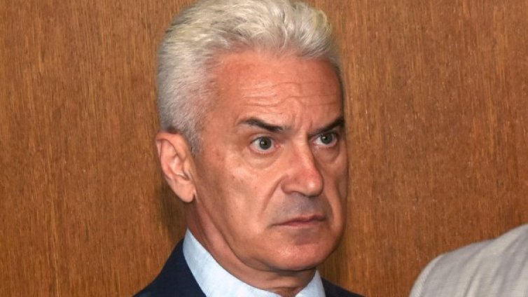 Мястото на нелегалните имигранти? В затвора или зад граница!