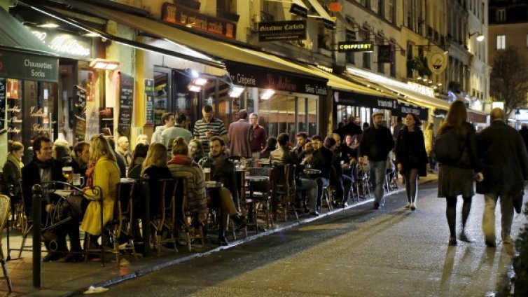 Живот в "клетка за кокошки" &ndash; всекидневие за хиляди парижани 