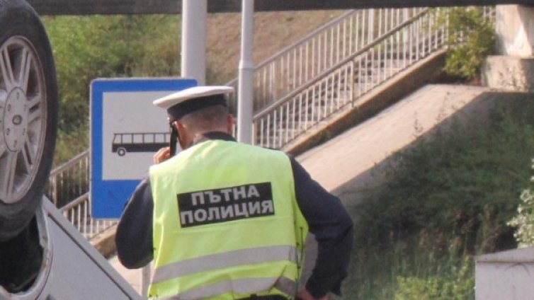 Стотици зад волана без книжки, хващат по 500 на седмица
