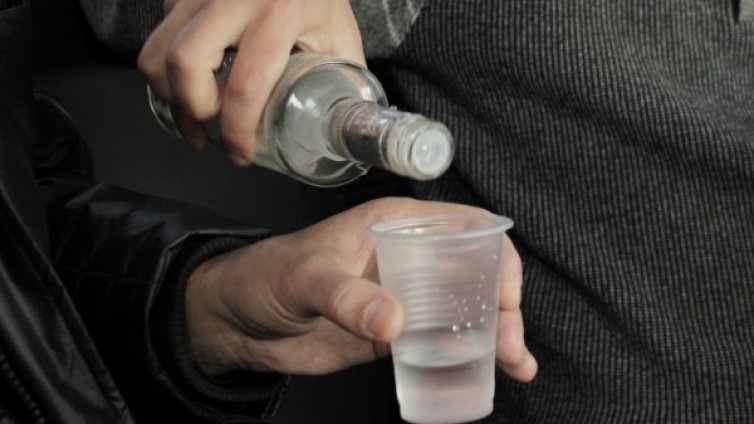 Пиян шофьор на автобус мина на червено в Перник