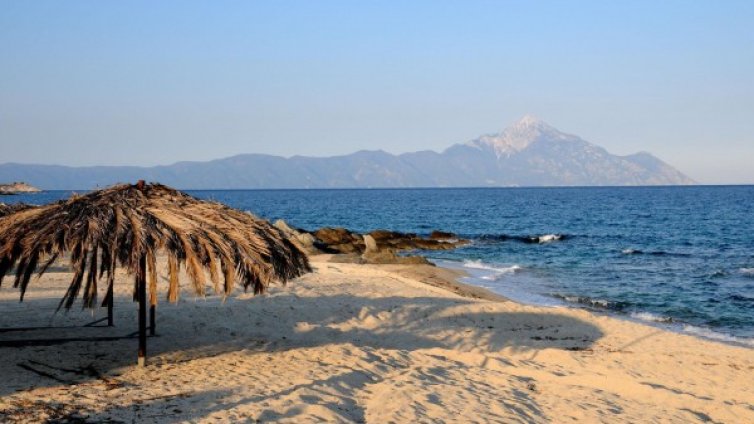 100 хил. българи пак на път към Гърция, хотелите вдигнаха цените