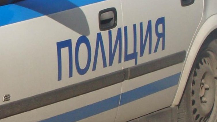 Цистерна с кислород се обърна край Буново