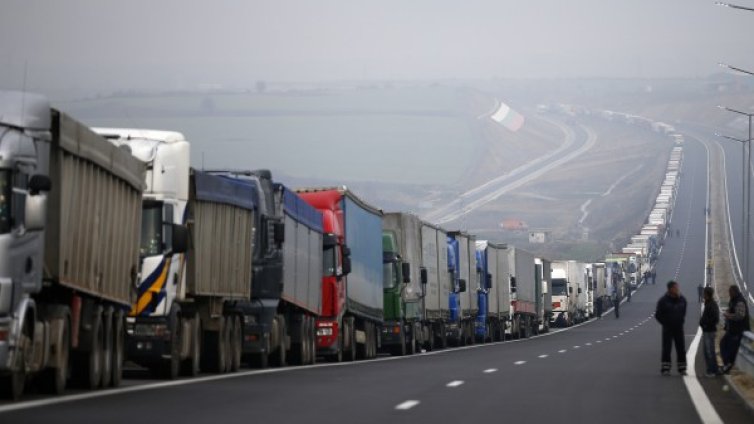 Промоция: Гърция продава аутобан за 6,5 млрд. евро за 100 млн.