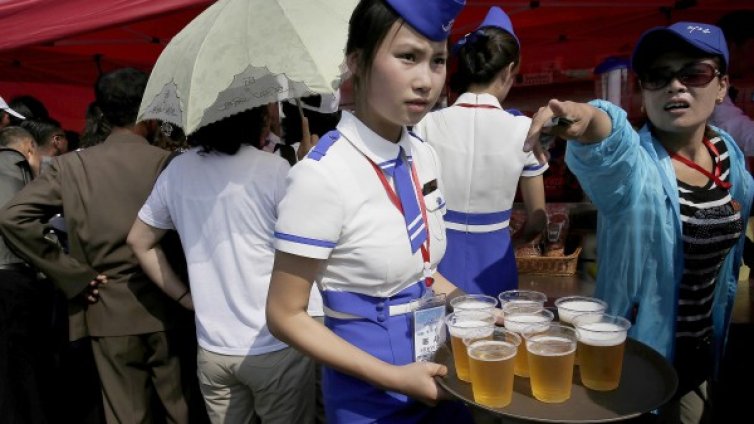 Северна Корея с авиошоу, 200 хил. гледаха фестивал на приятелството