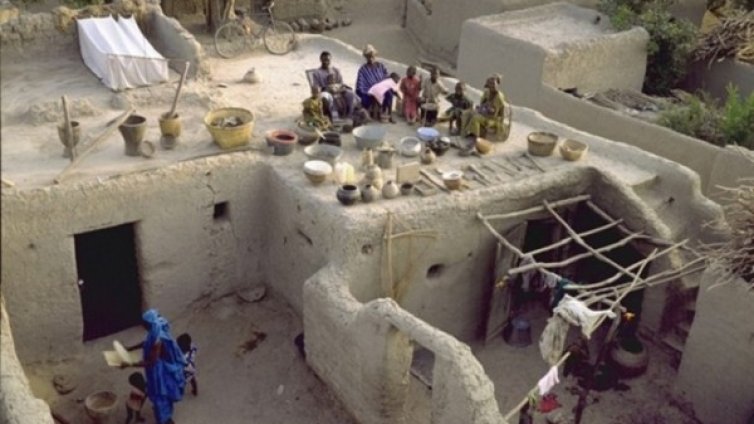 20 г. по-рано. 11 страни, 11 съдби. Какво се промени? 