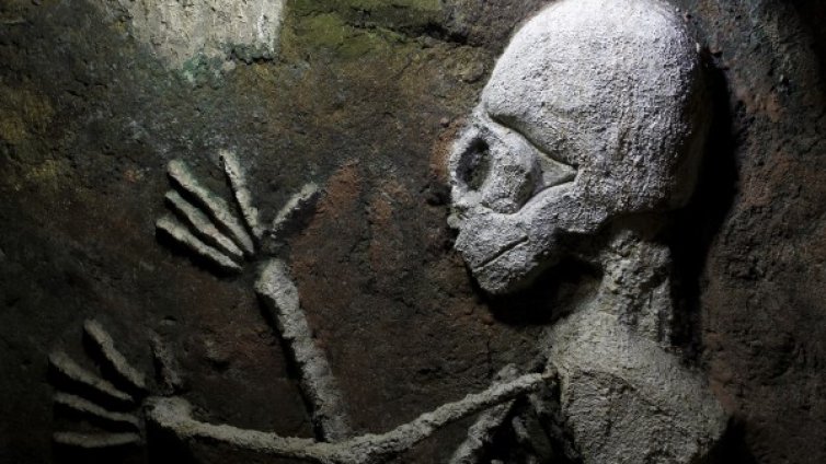 Зловещини: Жена живяла 20 г. с трупа на сина си