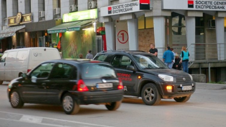 След обира в Плевен &ndash; джипът на крадците е опожарен