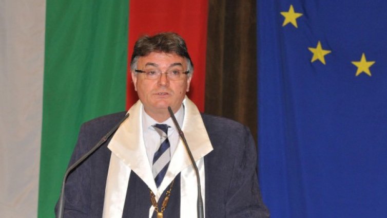 Такси, командировки, джип &ndash; погнаха бившия ректор на МУ