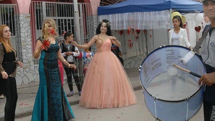 800 лв. акт за маанета на сватба в училище в Столипиново