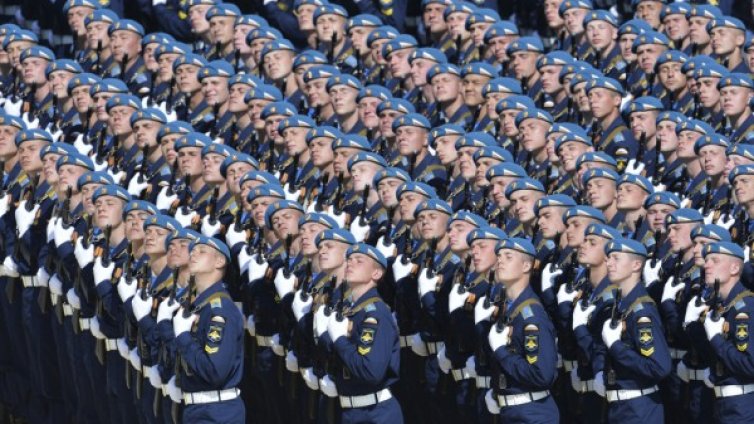 Руската армия &ndash; по-близка до хората, а и "по-яка"