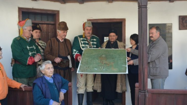 НВИМ получи оригинално знаме от Априлското въстание