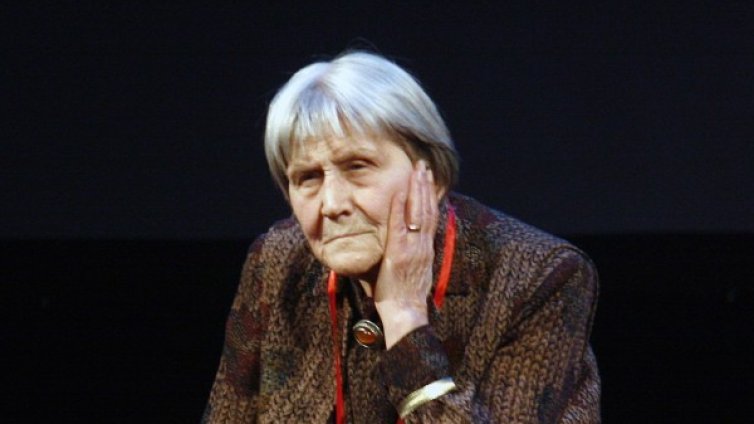 Отиде си Юлия Огнянова. Поклон!