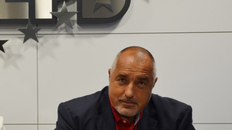 Борисов готов с оставка, ако Цачева не спечели от раз